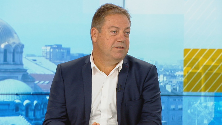 Изгуби се времето. Истината е, че още август започна тази