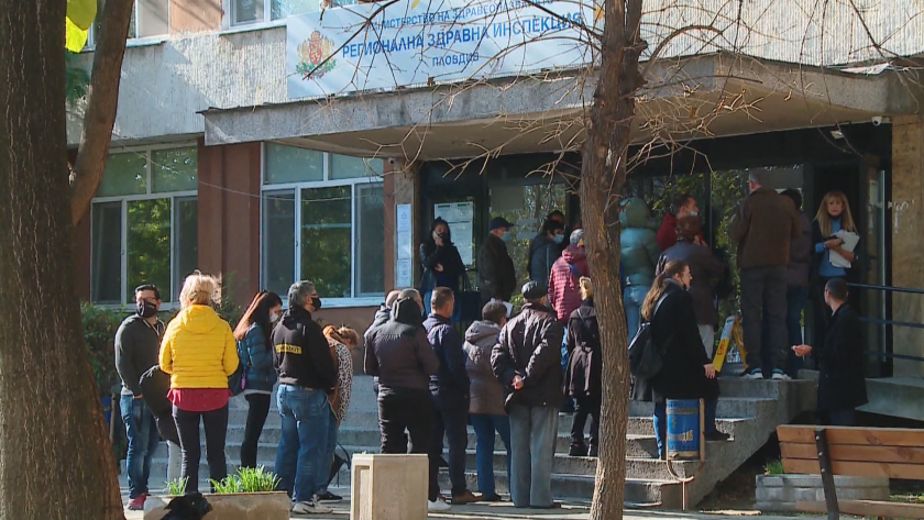 Пик на новите случаи на COVID-19 в Пловдивска област. РЗИ търси доброволци