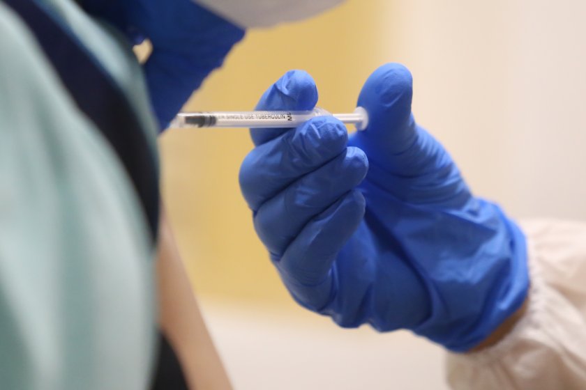 Ваксинираните могат да даряват кръв - 48 часа след РНК ваксини и 28 дни след векторни