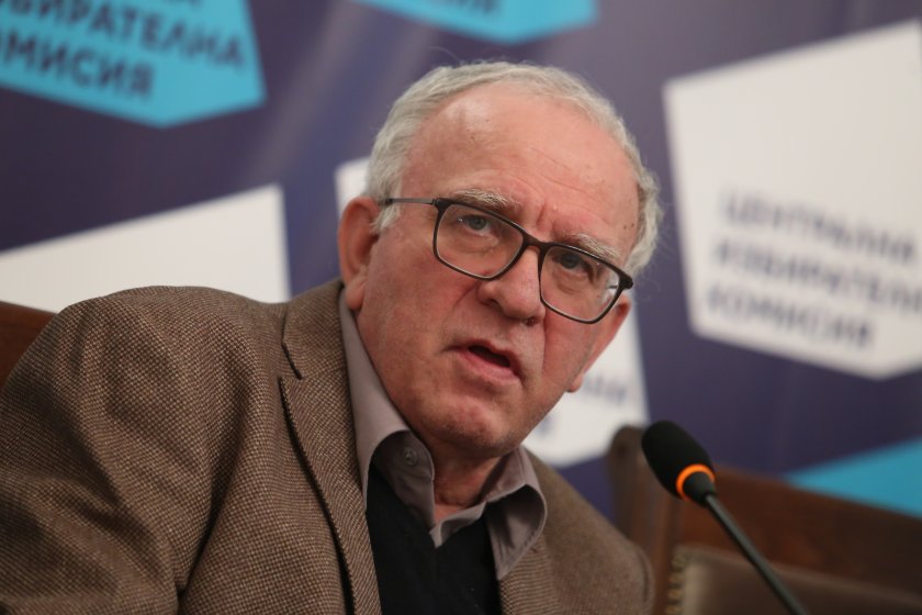 Зам.-председателят на ЦИК: Ръчното броене обезсмисля машинното гласуване