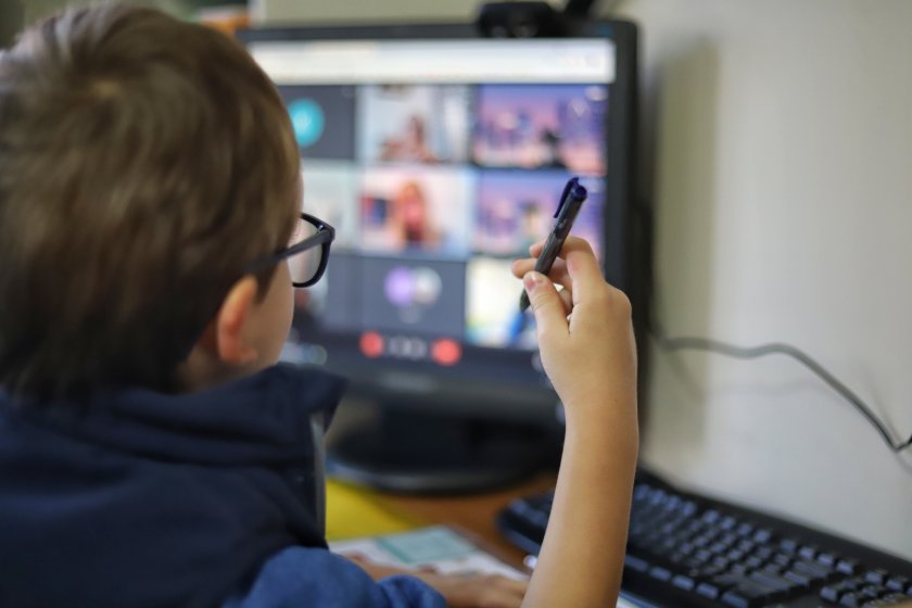 Децата от първи до четвърти клас, които сега се обучават