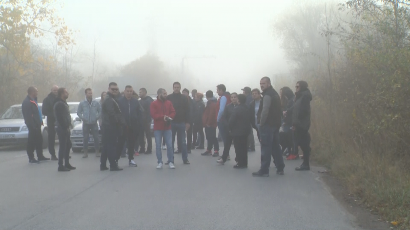 Жители на протест заради лошото състояние на пътя в Нови хан