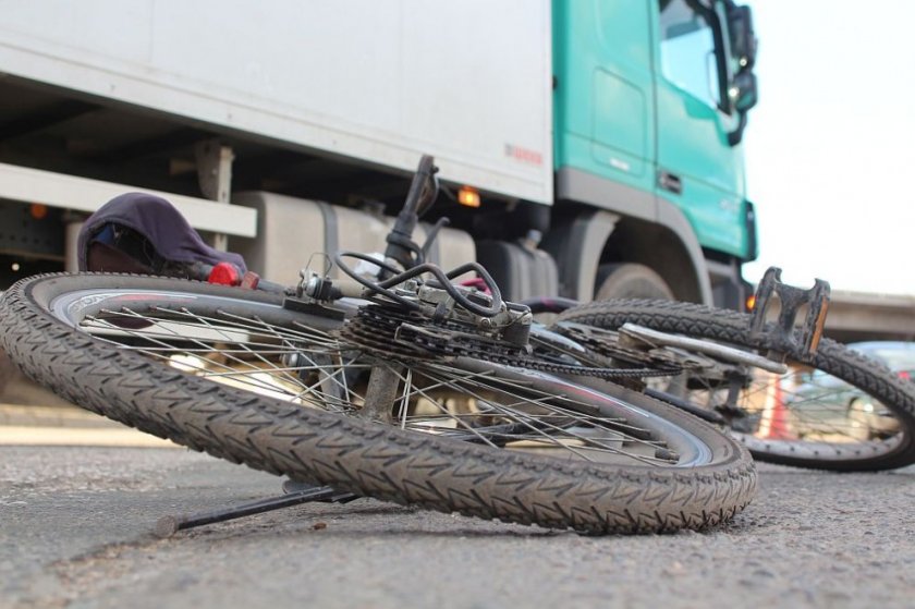 велосипедист загина сблъсък тир пътя бургас средец