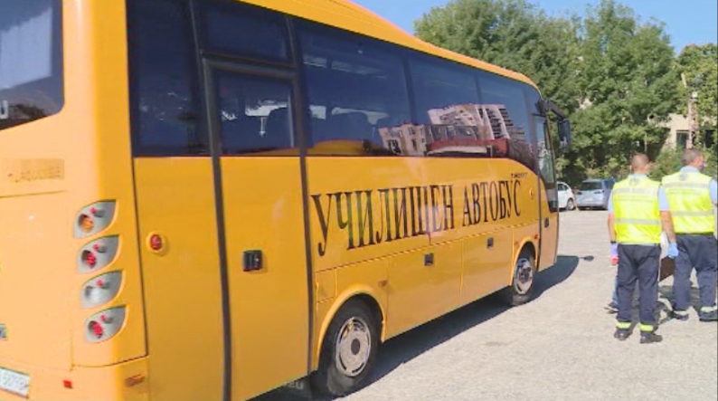 Училищните автобуси да могат да се движат по бус лентите