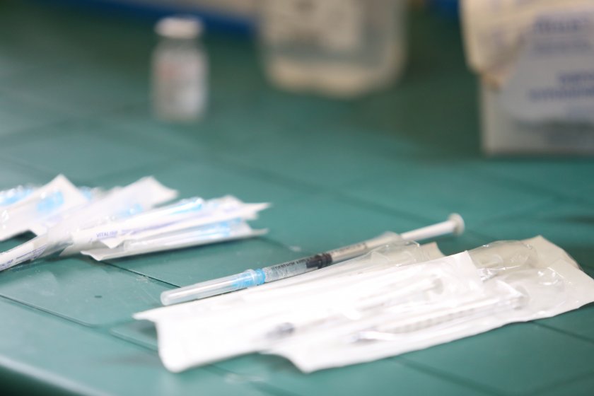 държавата закупи млн дози ваксини covid