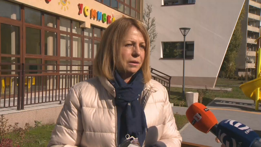 Фандъкова настоява за яснота кога ще бъдат доставени тестовете за училищата в София