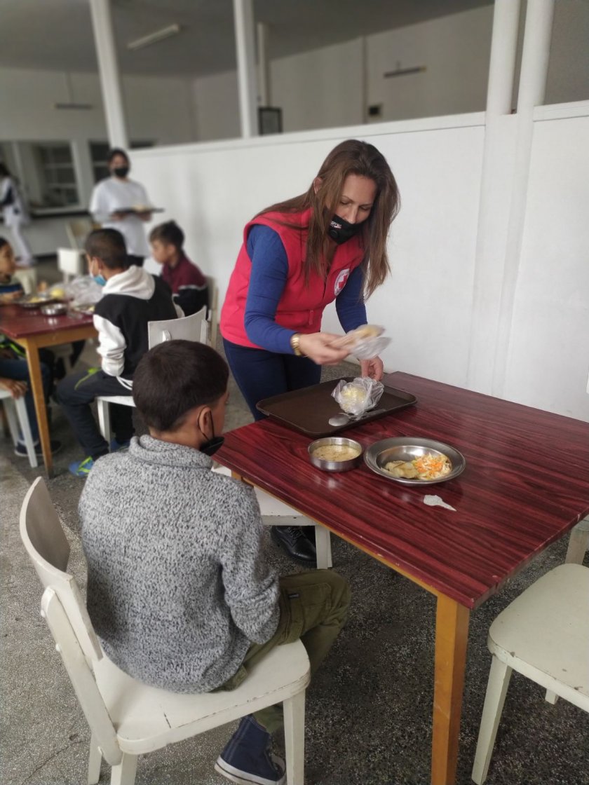 програма топъл обяд осигури безплатна храна 1000 деца