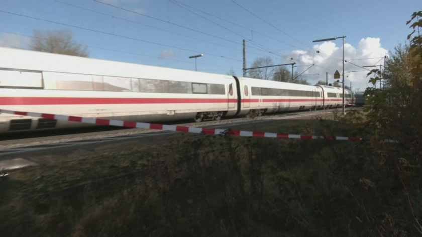 трима души пострадаха нападение нож германски влак