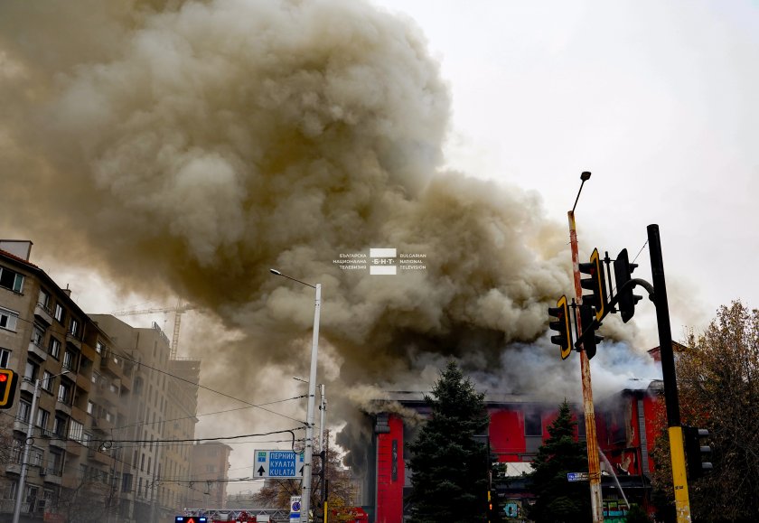 пожар унищожи част сградата бившето кино bdquoвъзражданеldquo софия снимки