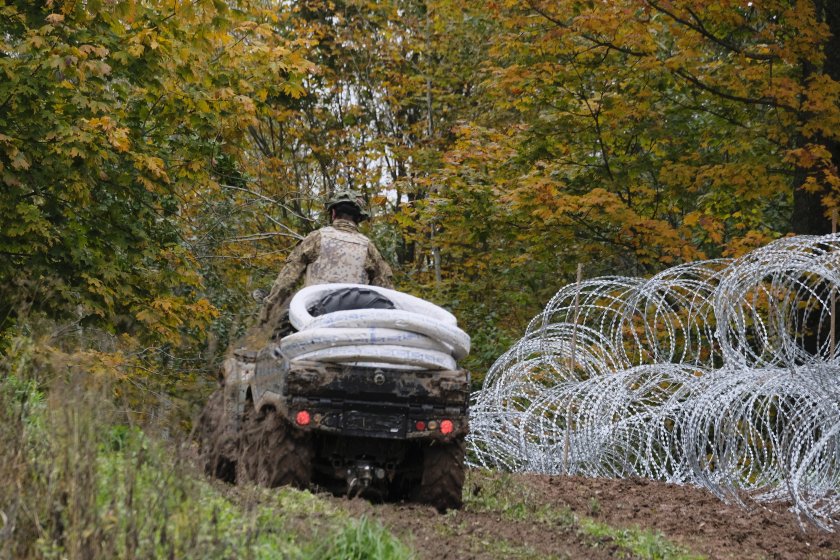 Литва изпраща войски към границата с Беларус заради наплива от