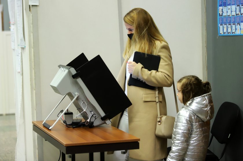 В Пловдив са обработени вече 74% от протоколите на вота.Лидер