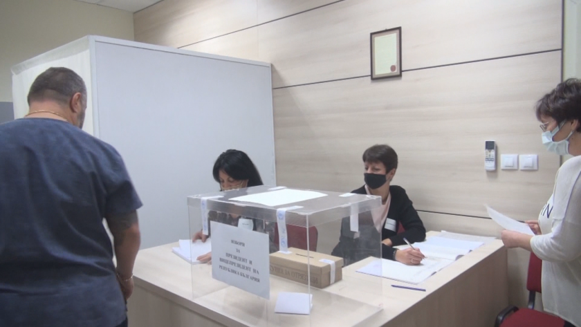 Висок интерес към президентския вот проявяват родилките в УМБАЛ Дева