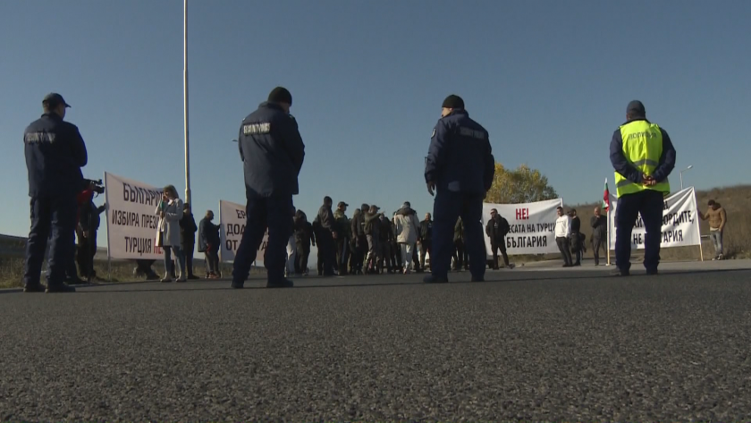 Преди седмица, темата за гласуването в Турция и автобусите към