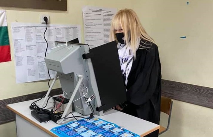 лили иванова гласува пожела успех всички българи