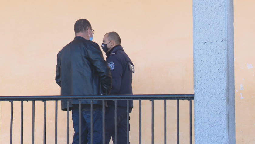 Задържаха мъж, гласувал повторно с личната карта на жена си