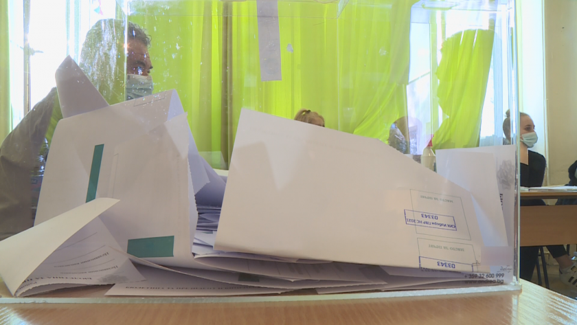 В три секции във Варна гласуват с хартиени бюлетини