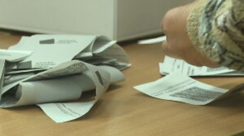 В Районната избирателна комисия пристигнаха и последните книжа от Петрич.