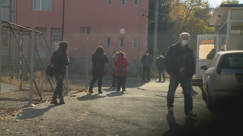 Затвориха триажа в Дупница - свършиха безплатните тестове за COVID-19