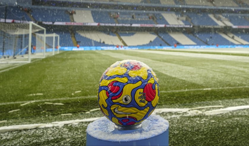 топка сняг стадион снеговалеж