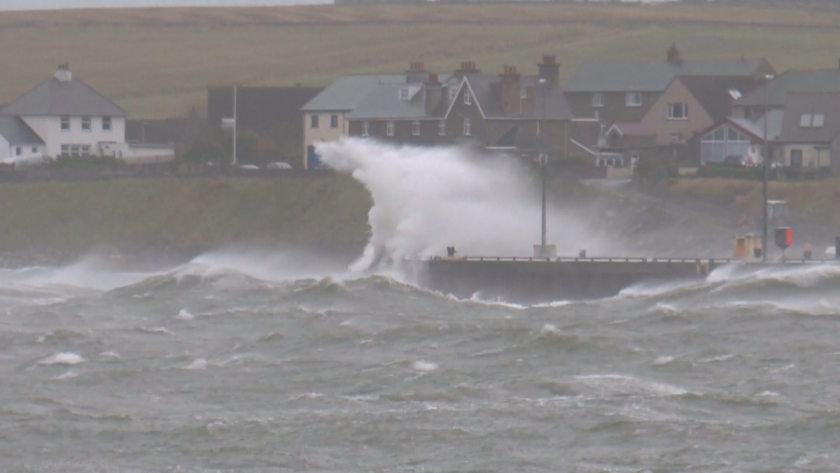 Бурята Аруен продължава да нанася щети във Великобритания. Стихията отне