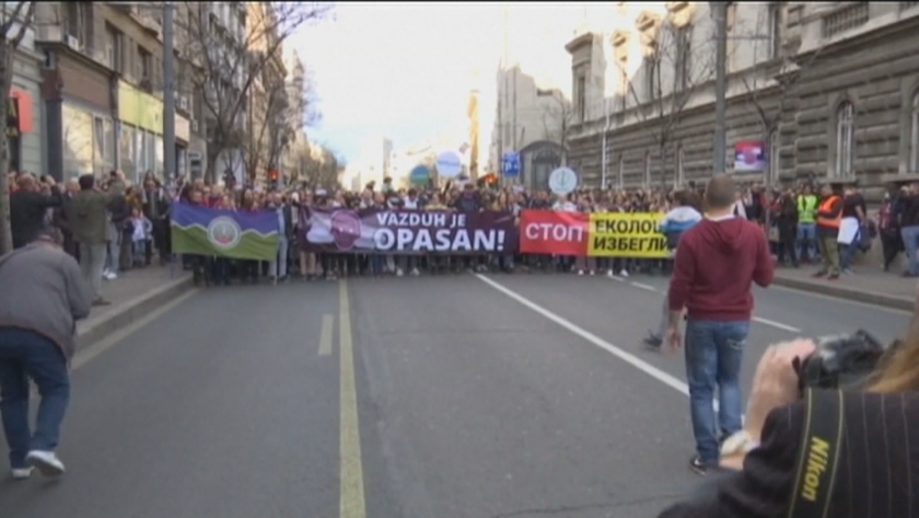 Многохиляден протест в Белград заради мръсния въздух.За пореден ден хиляди
