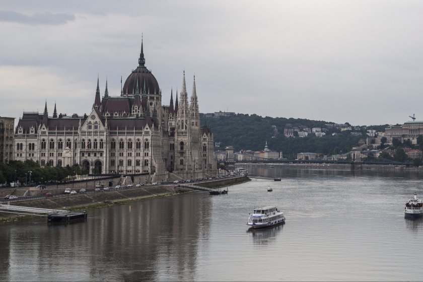 Опашки за ваксиниране в Будапеща