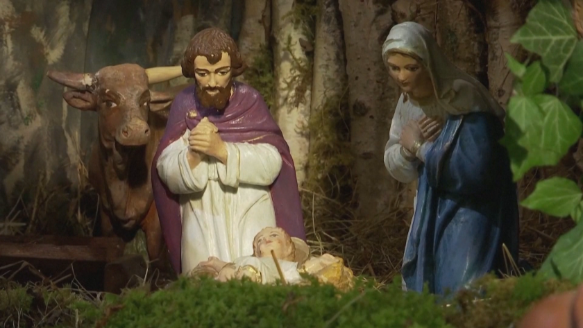 Духът на Коледа завладява всички, но има места, където традицията