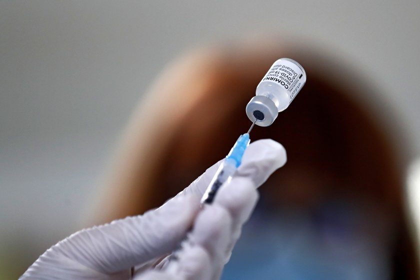 румъния започва ваксинация трета доза