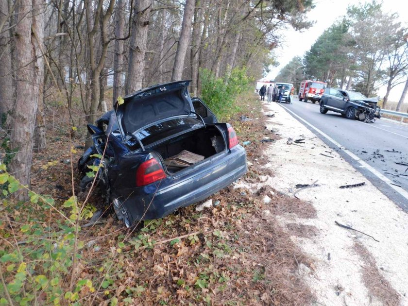Млад шофьор и спътничката му загинаха при катастрофа на пътя Русе - Кубрат