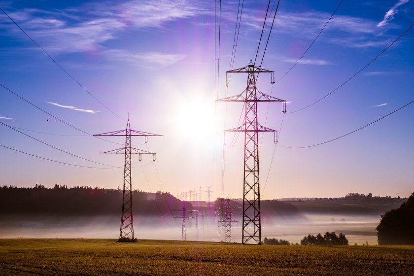 Η τιμή της ηλεκτρικής ενέργειας για τις επιχειρήσεις συνεχίζει να αυξάνεται – Σε όλο τον κόσμο και στη χώρα μας