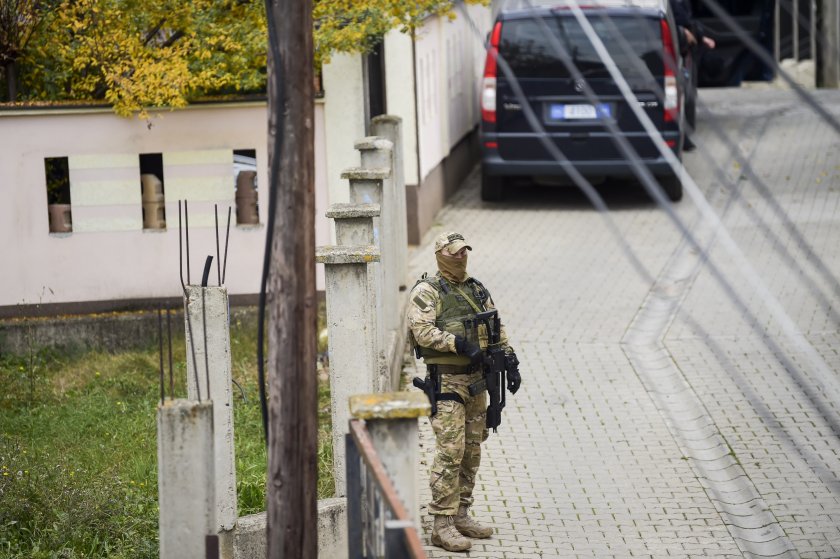 бомба косово разследват предполагаема терористична атака