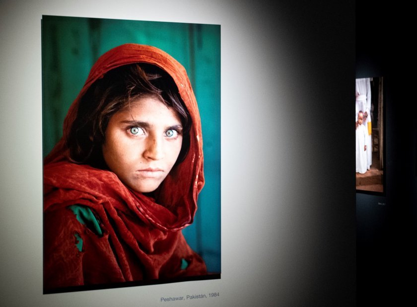 Съдбата на зеленоокото афганистанско момиче от корицата на Нешънъл Джиографик