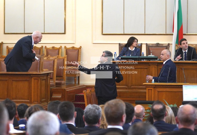 живо народното събрание изслушва служебния министър културата проф велислав минеков