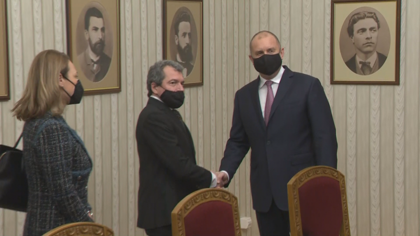 В 9.00 часа днес започнаха консултациите за съставяне на правителство