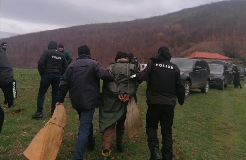 Заловиха издирвания стрелец от Сърница