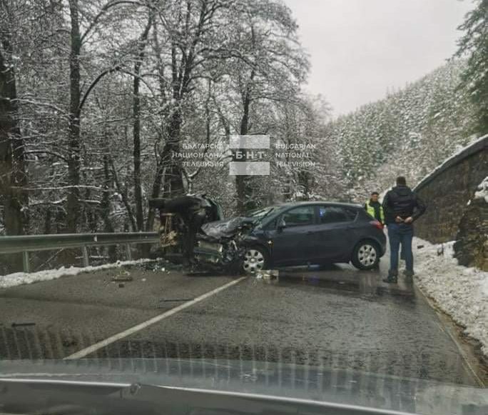катастрофа два автомобила затвори пътя велинград разлог