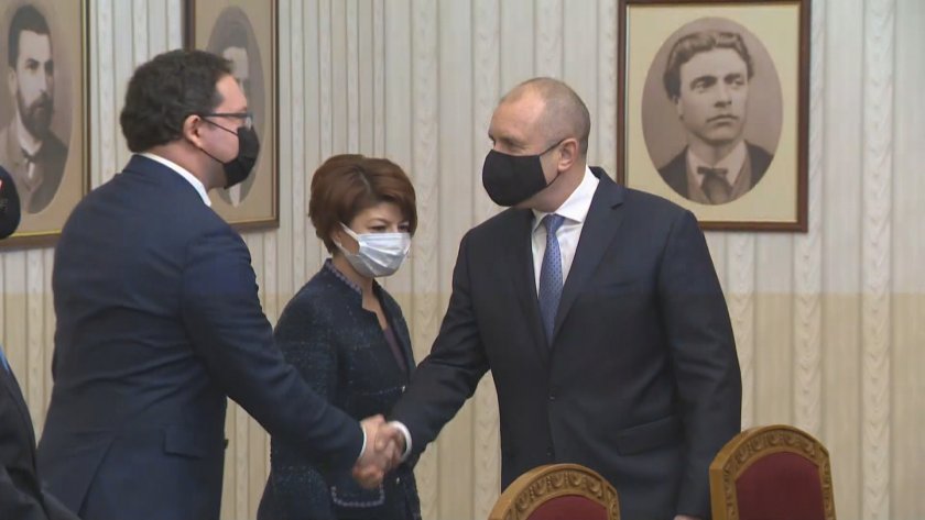 В 10:15 часа президентът Румен Радев прие представители на втората