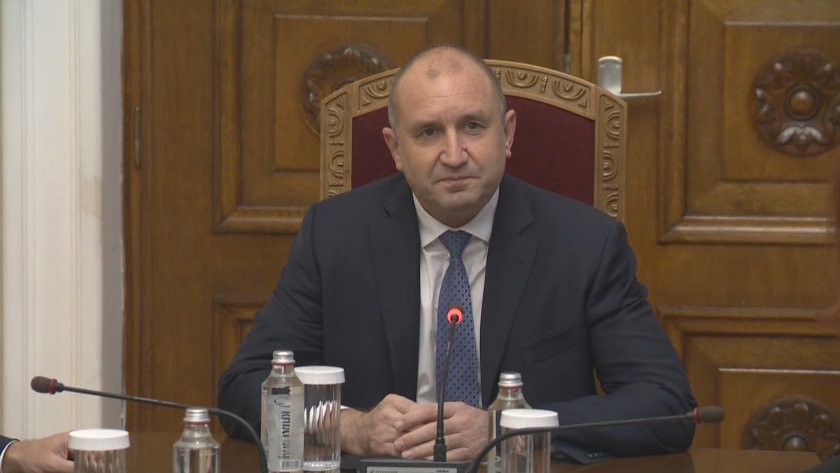 В 9.00 часа днес започнаха първите консултации за съставяне на