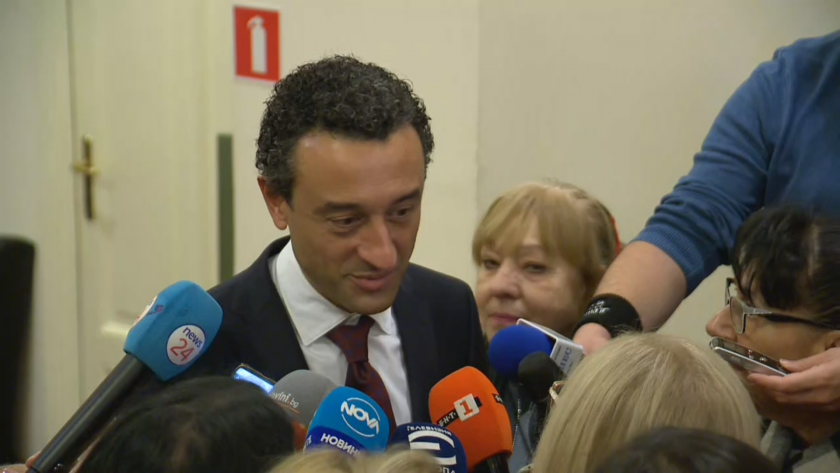 Мисля, че скоро ще се убедите в неговите качества. Така