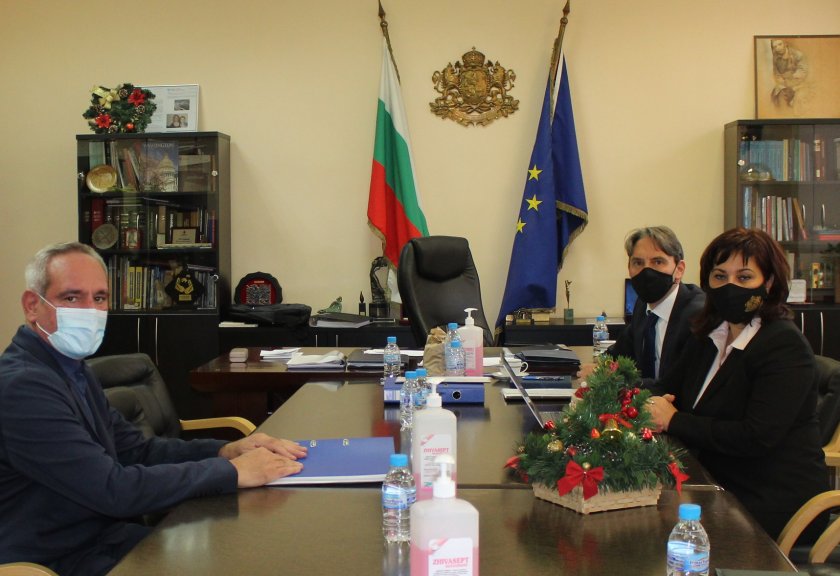 Министърът на здравеопазването проф. Асена Сербезова се срещна с ръководствата