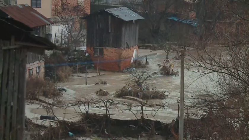 Остава усложнена обстановката в Пиринско и Родопите след проливните дъждове