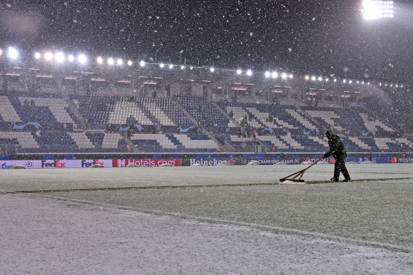 снегът отложи решителния мач атланта вилярелал шампионската лига