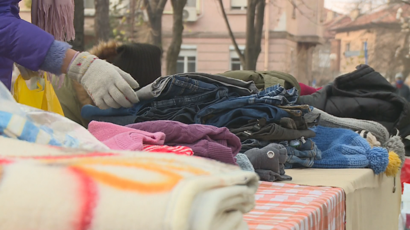 Благотворителната кампания "Донеси, вземи" се провежда в Благоевград