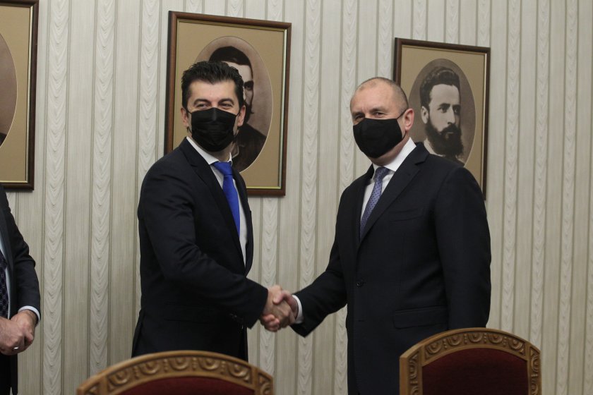 В 10 часа президентът Румен Радев ще връчи мандат за