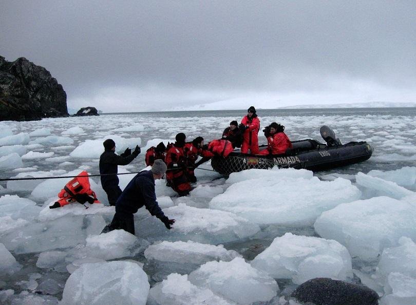 Българските антарктици не стигнаха до о-в Ливингстън