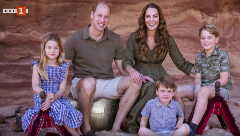 Херцозите на Кеймбридж представиха нова семейна снимка. На нея Кейт