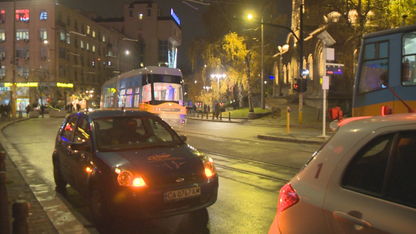 Трамвай блъсна млада жена в центъра на София