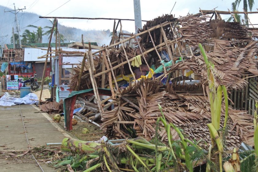 Най-малко 108 души са загинали във Филипините от тихоокеанския тайфун