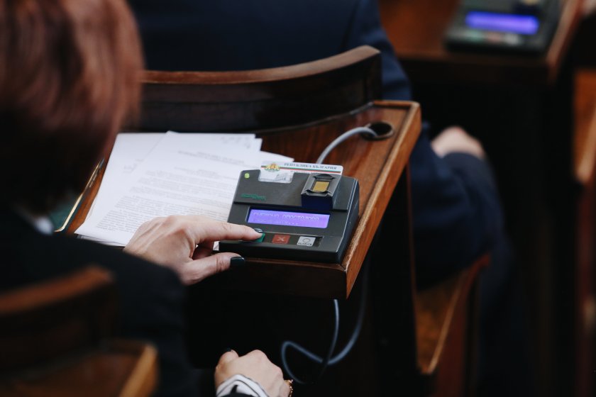 Народното събрание реши да се удължи срока за намалено ДДС