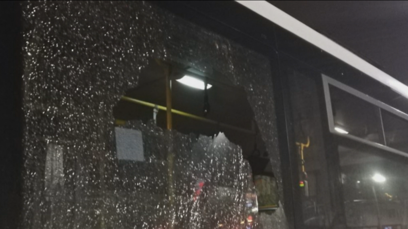 Издирват нападателя, който стреля по три автобуса от градския транспорт в Пловдив